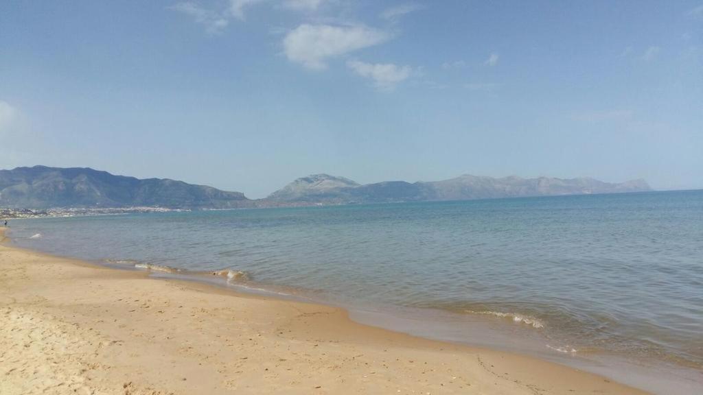 La Stanza Vicino Al Mare , Una Camera Da Letto E Bagno Con Balcone Vista Mare Apartment Balestrate Exterior photo